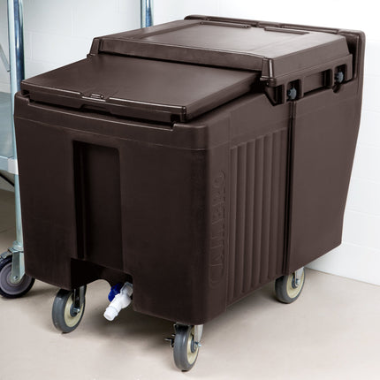 Thùng đá di động Cambro ICS125L131 SlidingLid màu nâu đậm - Sức chứa 57 kg