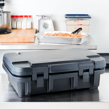 Thùng giữ nhiệt vận chuyển khay thực phẩm nạp từ trên, sâu 10 cm Cambro Camcarrier Ultra Pan Carrier UPC140110 màu đen