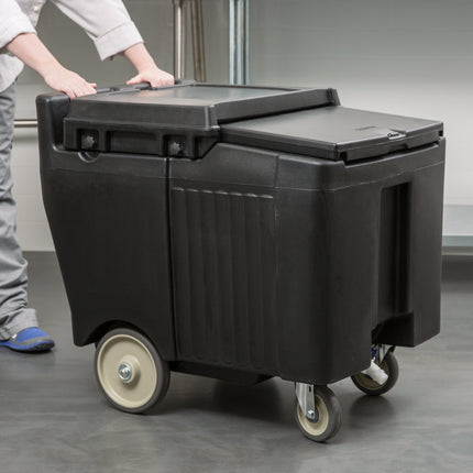 Thùng đá di động Cambro ICS125LB110 SlidingLid đen - Sức chứa 57 kg