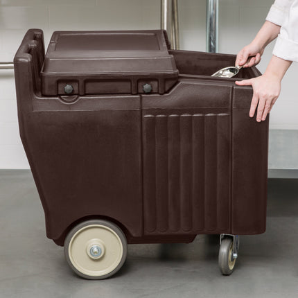 Thùng đá di động nắp trượt Cambro ICS125LB131 màu nâu đậm - 57 kg