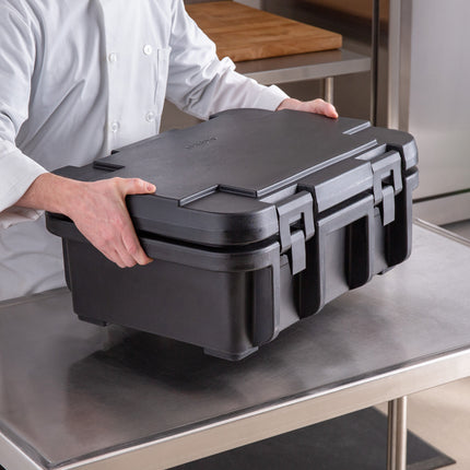 Thùng giữ nhiệt vận chuyển khay thực phẩm nạp từ trên, sâu 15 cm Cambro Camcarrier Ultra Pan Carrier UPC160110 màu đen