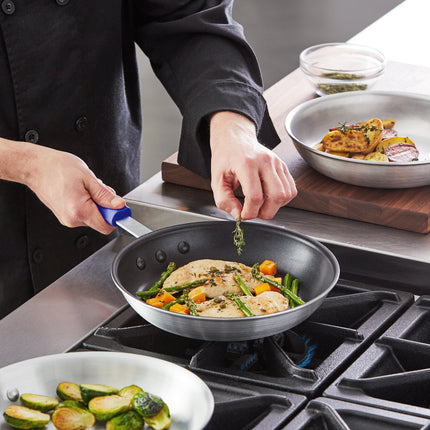 Chảo rán nhôm chống dính Choice 25 cm tay cầm silicone xanh dương
