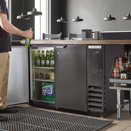 Tủ mát sau quầy bar cửa đặc chiều cao dưới bar Beverage-Air BB48HC màu đen 122 cm