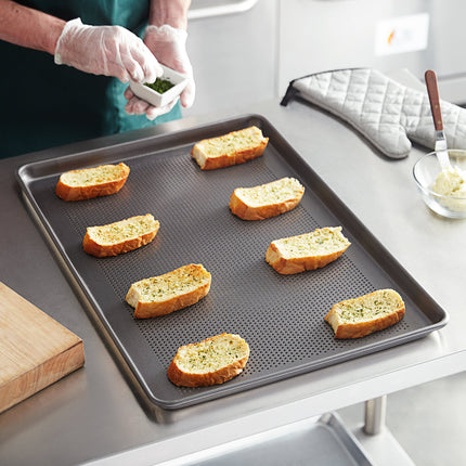 Khay nướng nhôm chống dính đục lỗ Vollrath 9002NSP Wear-Ever khổ đầy đủ 46 x 66 cm viền lồng khung dây dày 18 gauge