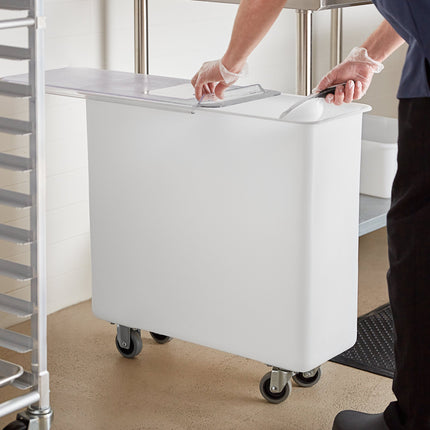 Thùng đựng nguyên liệu di động nắp phẳng trượt Carlisle BIN2702 102 lít / 430 cup màu trắng