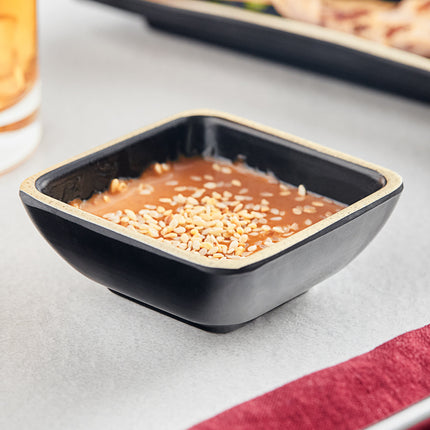 Đĩa đựng sốt melamine vuông Acopa Ugoki 59 ml màu đen mờ viền ngà - Gói 12 cái
