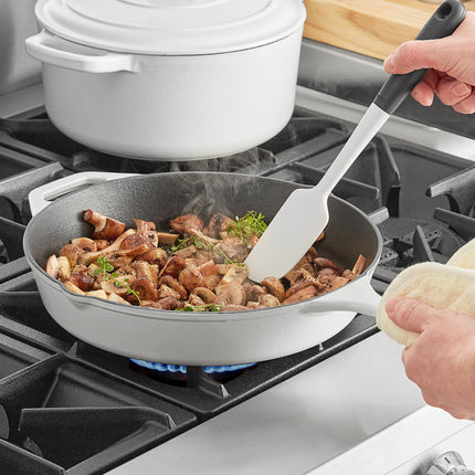 Chảo gang tráng men Valor màu trắng bắc cực 30 cm, có tay cầm phụ