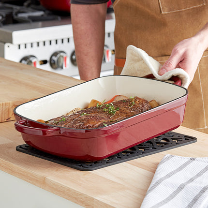 Khay nướng / đĩa casserole gang tráng men Valor màu đỏ merlot 4,97 lít - 34 x 26 x 8 cm