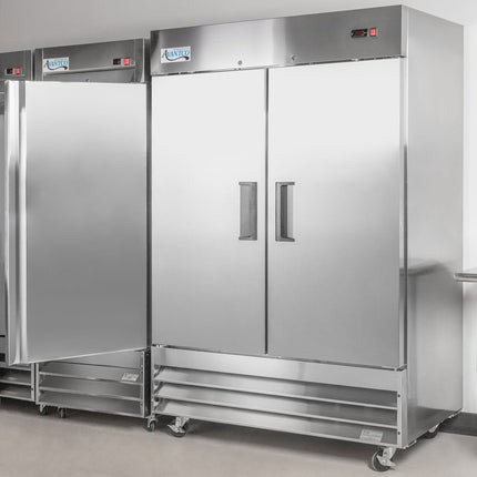Tủ lạnh cửa đặc Avantco A-49R-HC 137 cm hai ngăn