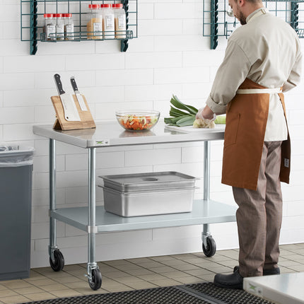 Bàn thao tác thép không gỉ 304 18 gauge chân mạ kẽm có kệ dưới và bánh xe Regency 76 x 122 cm