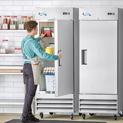 Tủ lạnh đứng cửa đặc Avantco A-23R-HC 73,7 cm