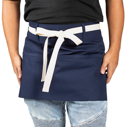 Tạp dề nửa thân vải poly-cotton có thể tùy chỉnh Uncommon Chef 3103 Beltway xanh navy, dây viền tự nhiên và 3 túi