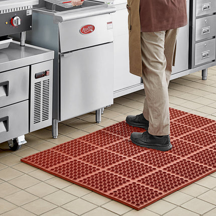 Thảm sàn công nghiệp Choice 3' 7,6 cm x 4' 26,7 cm đỏ Rubber Straight viền Grease-Resistant Anti-Fatigue sàn Mat - 2,2 c