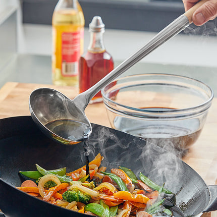Vá múc wok nhỏ Emperor's Select 6 oz (177 ml) với cán gỗ 36 cm