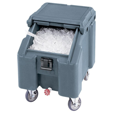 Thùng đá di động Cambro ICS100L4S401 SlidingLid màu xanh đá - Sức chứa 45 kg