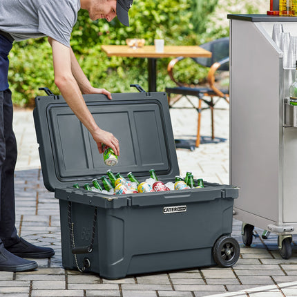Thùng giữ lạnh ngoài trời di động CaterGator CG65CHRW quay ép 62 lít màu than