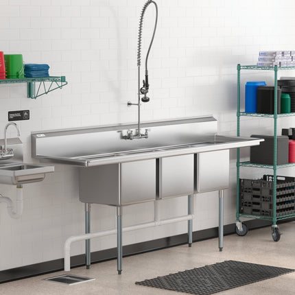 Bồn rửa công nghiệp 3 ngăn Regency 239 cm với chân thép mạ kẽm, hai khay ráo 46 cm và bồn 46 x 46 x 36 cm