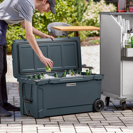 Thùng đá giữ lạnh ngoài trời di động CaterGator CG100CHRW màu than 104 lít