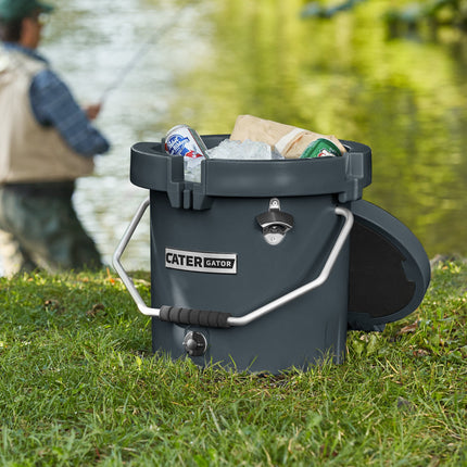 Thùng đá ngoài trời tròn quay khuôn CaterGator CCG20CHR xám than 20 Qt (18,9 lít)