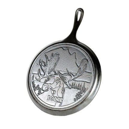 Vỉ Nướng Gang Lodge Wildlife Series L9OGWLMO Tròn 27 cm Họa Tiết Nai Sừng Tấm