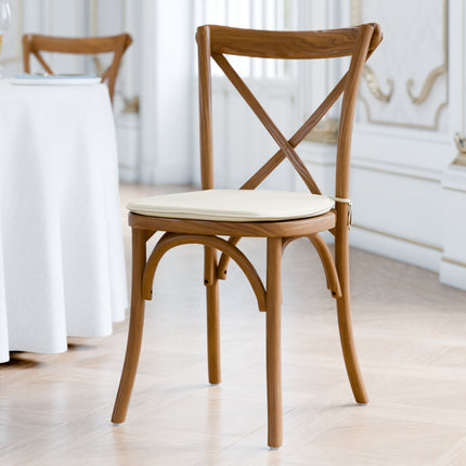 Ghế lưng chéo gỗ nâu Lancaster Table & Seating Vineyard kèm đệm vải trắng riesling 2,5 cm