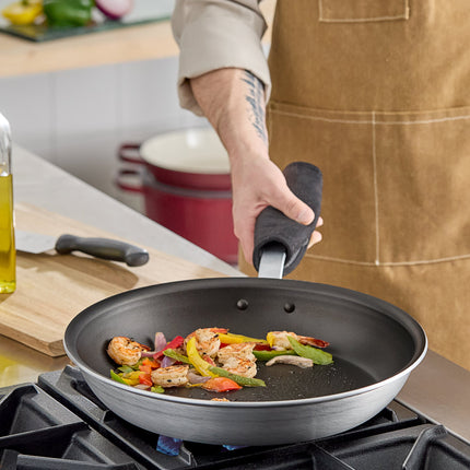 Chảo rán nhôm chống dính QuanTanium® Vigor A3000 Series 37 cm tay cầm mạ