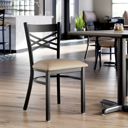 Ghế lưng chéo hoàn thiện đen Lancaster Table & Seating với đệm vinyl màu nâu xám dày 6,4 cm - Đệm rời
