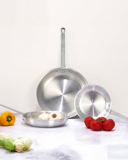 Chảo Rán Nhôm Winco AFP-12A-H 30.5 cm Tay Cầm Silicone Đặc