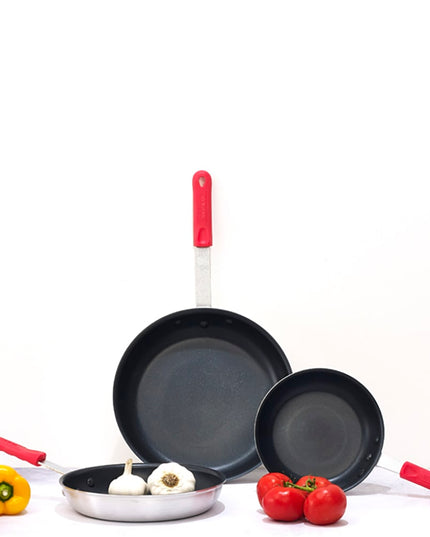 Chảo Rán Nhôm Chống Dính Winco AFP-8NS-H 20.3 cm Tay Cầm Silicone Đặc