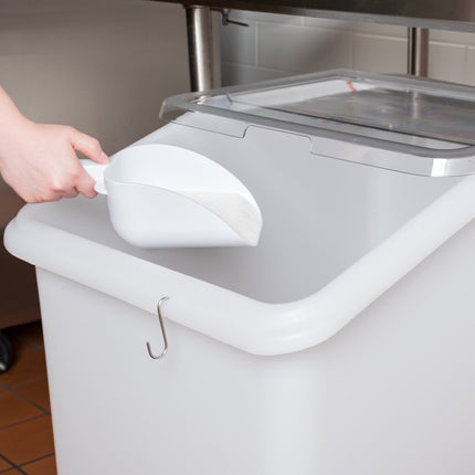 Thùng đựng nguyên liệu di động nắp nghiêng trượt Cambro IBS37148 140 lít / 590 cup màu trắng kèm móc S