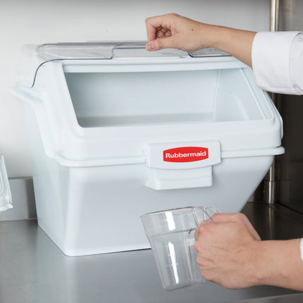 Thùng đựng nguyên liệu để kệ Rubbermaid® FG9G5800WHT ProSave 48 lít / 200 cup màu trắng nắp trượt kèm muỗng