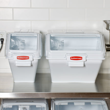 Thùng đựng nguyên liệu để kệ Rubbermaid® FG9G5800WHT ProSave 48 lít / 200 cup màu trắng nắp trượt kèm muỗng