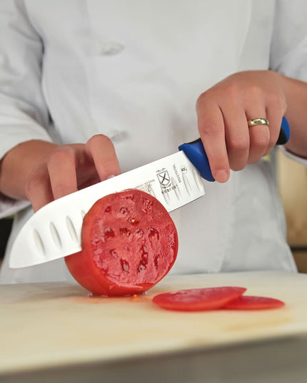 Dao Santoku Mercer Culinary M22707BL 17.8cm Lưỡi Thép Nhật Carbon Cao Tay Cầm Santoprene®/Polypropylene Xanh Dương