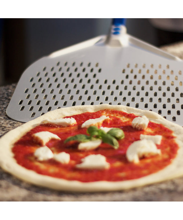 Xẻng pizza vuông nhôm anodized đục lỗ tay cầm 60 cm GI Metal Azzurra 33 cm A-32RF/60