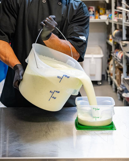 Cambro PWB12PROPP190 Xô Đựng Thực Phẩm CamRound® FreshPro 11.4 lít. Tay Xách - Nhựa Polypropylene Trong Mờ