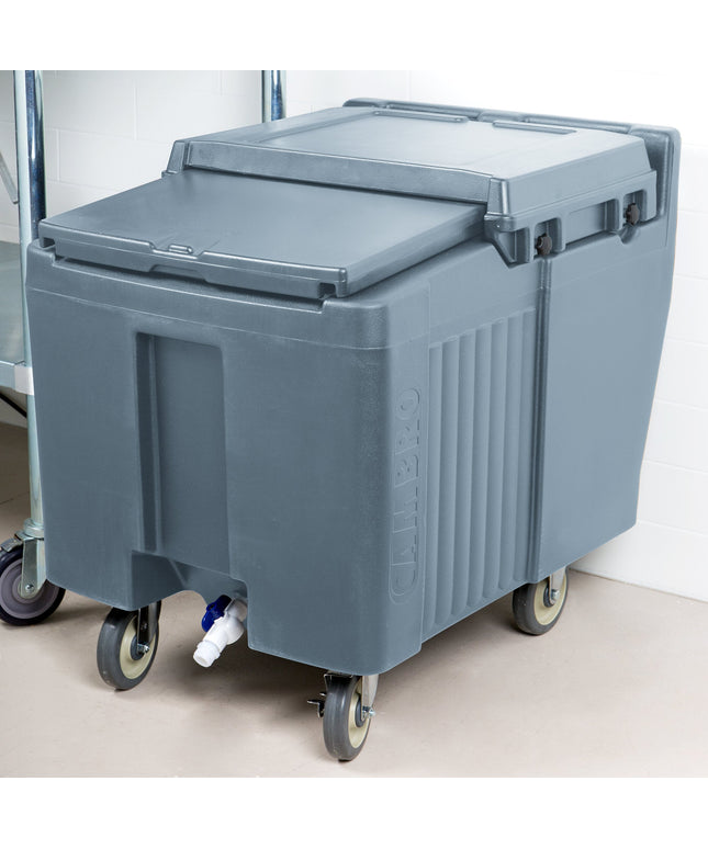 Khoang đá di động Cambro ICS125L401 SlidingLid màu xanh đá phiến - Sức chứa 56,7 kg