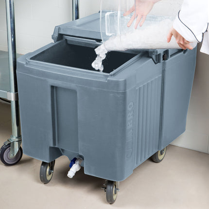 Khoang đá di động Cambro ICS125L401 SlidingLid màu xanh đá phiến - Sức chứa 56,7 kg