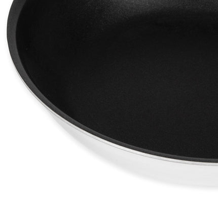 Chảo Rán Thép Chống Dính Browne 5724096 20.3 cm Tay Cầm Kim Loại