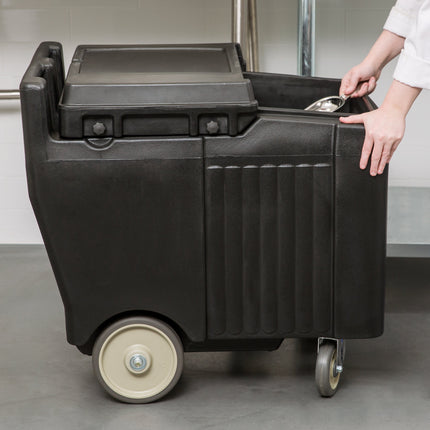 Thùng đá di động Cambro ICS125LB110 SlidingLid đen - Sức chứa 57 kg