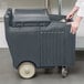 Thùng đá di động Cambro ICS125LB191 SlidingLid xám granite - Sức chứa 57 kg