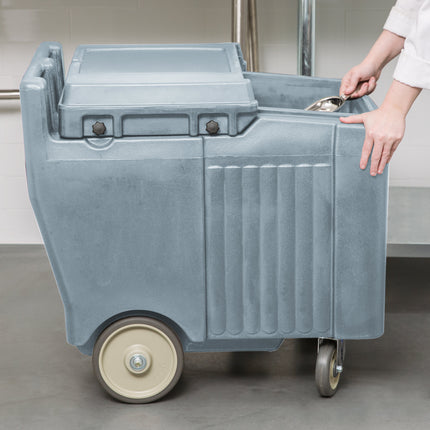 Thùng đá di động Cambro ICS125LB401 SlidingLid™ xanh xám di động thùng đá - 56,7 kg dung tích