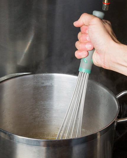 Phới Đánh Trứng Kiểu Pháp Vollrath 47094 45.7 cm Tay Cầm Nylon Xanh Ngọc Thép Không Gỉ
