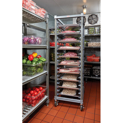 Giá để khay nướng Cambro Camshelving Ultimate nạp đầu 20 khay bánh xe kim loại - đã lắp ráp