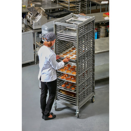 Kệ để khay nướng nạp đầu Cambro UPR1826FA40 Camshelving® Ultimate 40 khay bánh xe kim loại - đã lắp ráp