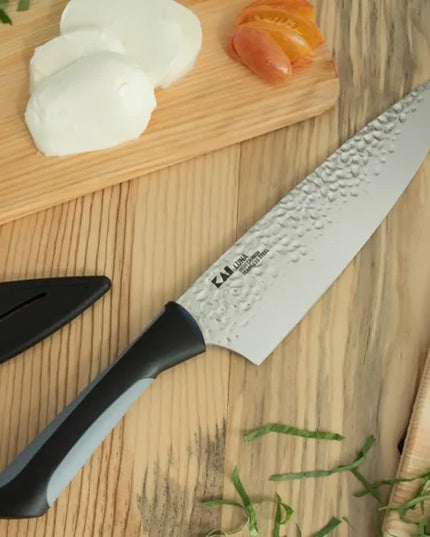 Dao Đầu Bếp Kai AB7066 20.3 cm Tay Cầm Soft-Grip Đen Lưỡi Thép Không Gỉ