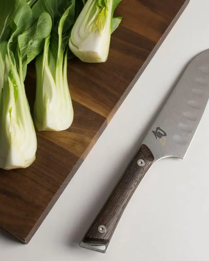 Dao Santoku Shun SWT0727 14 cm Lưỡi Thép Carbon Cán Gỗ