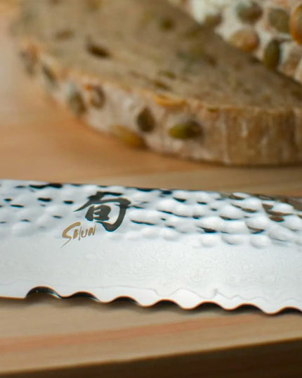 Dao Cắt Bánh Mì Shun Premier Lưỡi 23 cm Cán Gỗ Óc Chó PakkaWood (TDM0705)