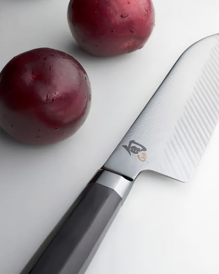 Dao Santoku Lõi Kép Shun VG0021 17.8 cm Cán Packwood Đen Thép Carbon