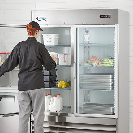 Tủ mát đứng cửa kính Avantco A-49R-G-HC 137 cm