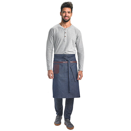 Tạp dề bistro vải denim draper Mercer Culinary M63204DEN Metro Edge Wyatt xanh indigo, chi tiết da nâu, giá treo khăn và
